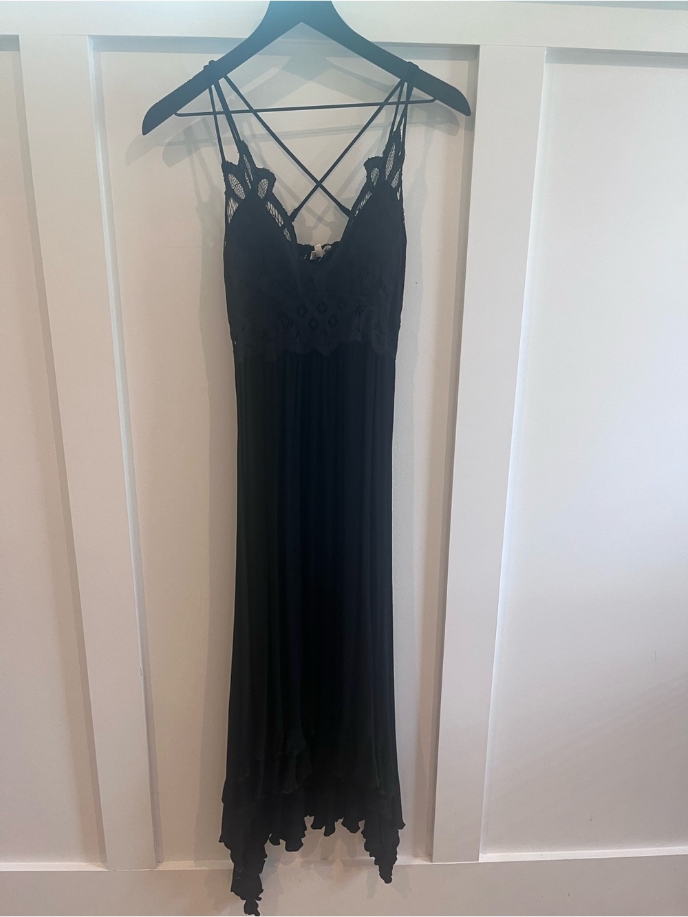 LA MIEL Black Lace-Trim Maxi Dress with Strappy Back